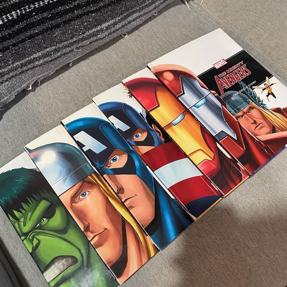 Marvel Books - Picture 2 of 10